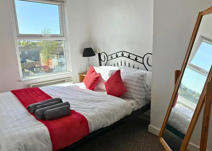 Cosy 2 Bed Apt For Families With Free Parking