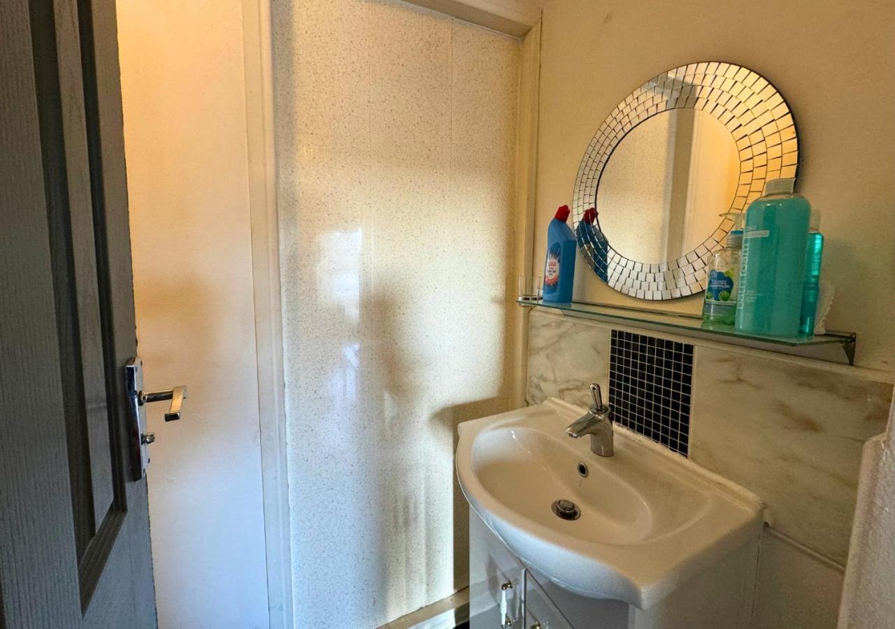 Apartment Cosy 2 Bed For Families With Free Parking